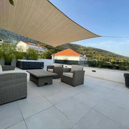 Apartman Exclusive Seafront With Jacuzzi Zavala