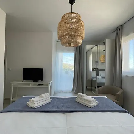 Apartman Exclusive Seafront With Jacuzzi Zavala