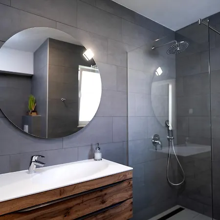 Exclusive Seafront With Jacuzzi * Zavala