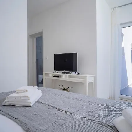 Exclusive Seafront With Jacuzzi