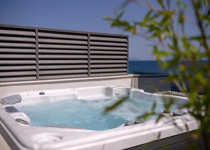 Exclusive Seafront With Jacuzzi * ザヴァラ