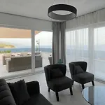 Exclusive Seafront With Jacuzzi דירה *