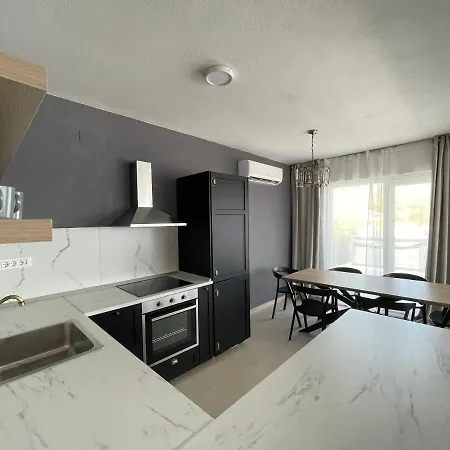 דירה Exclusive Seafront With Jacuzzi