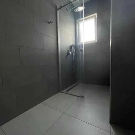 Exclusive Seafront With Jacuzzi * זבלה