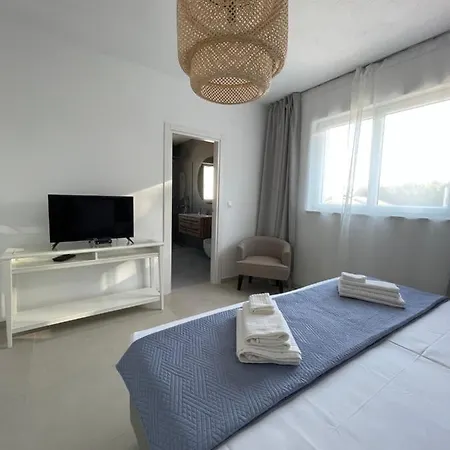 Exclusive Seafront With Jacuzzi דירה זבלה