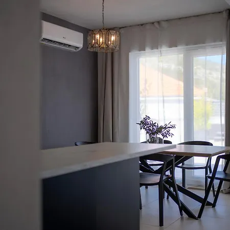 Exclusive Seafront With Jacuzzi דירה *