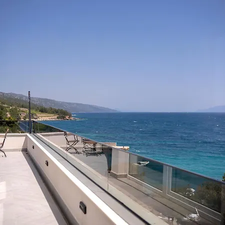 Exclusive Seafront With Jacuzzi דירה