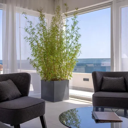 Exclusive Seafront With Jacuzzi דירה *