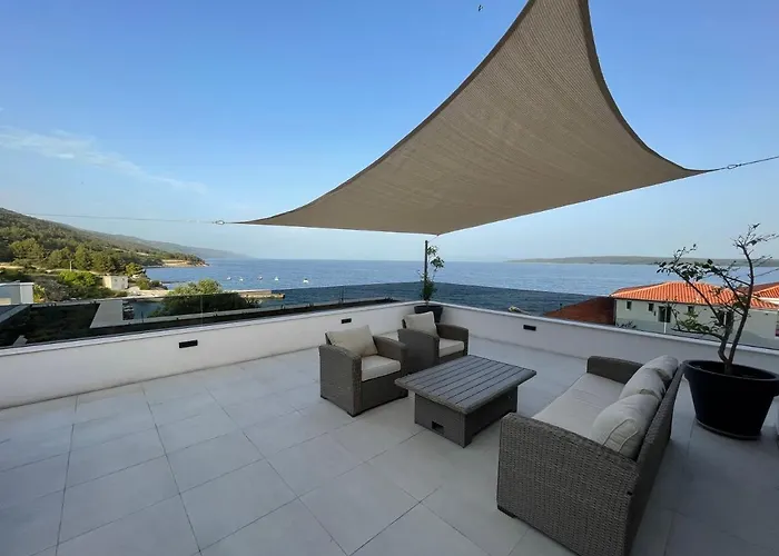 Exclusive Seafront With Jacuzzi