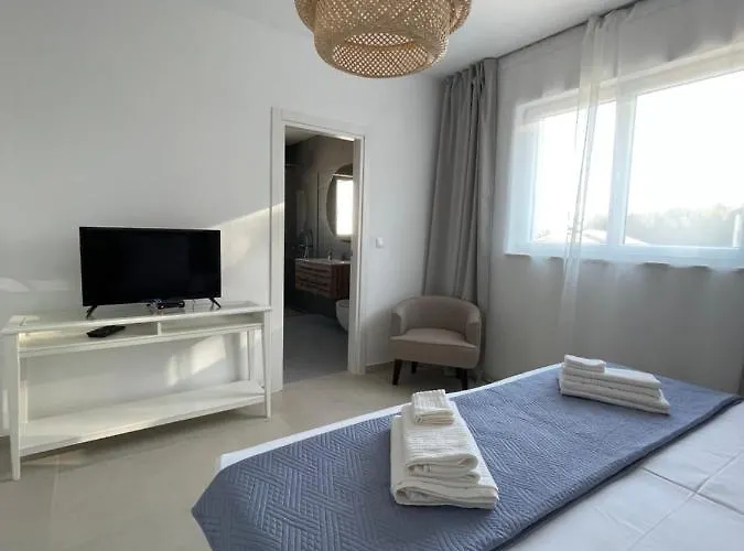 Exclusive Seafront With Jacuzzi Appartamento Zavala